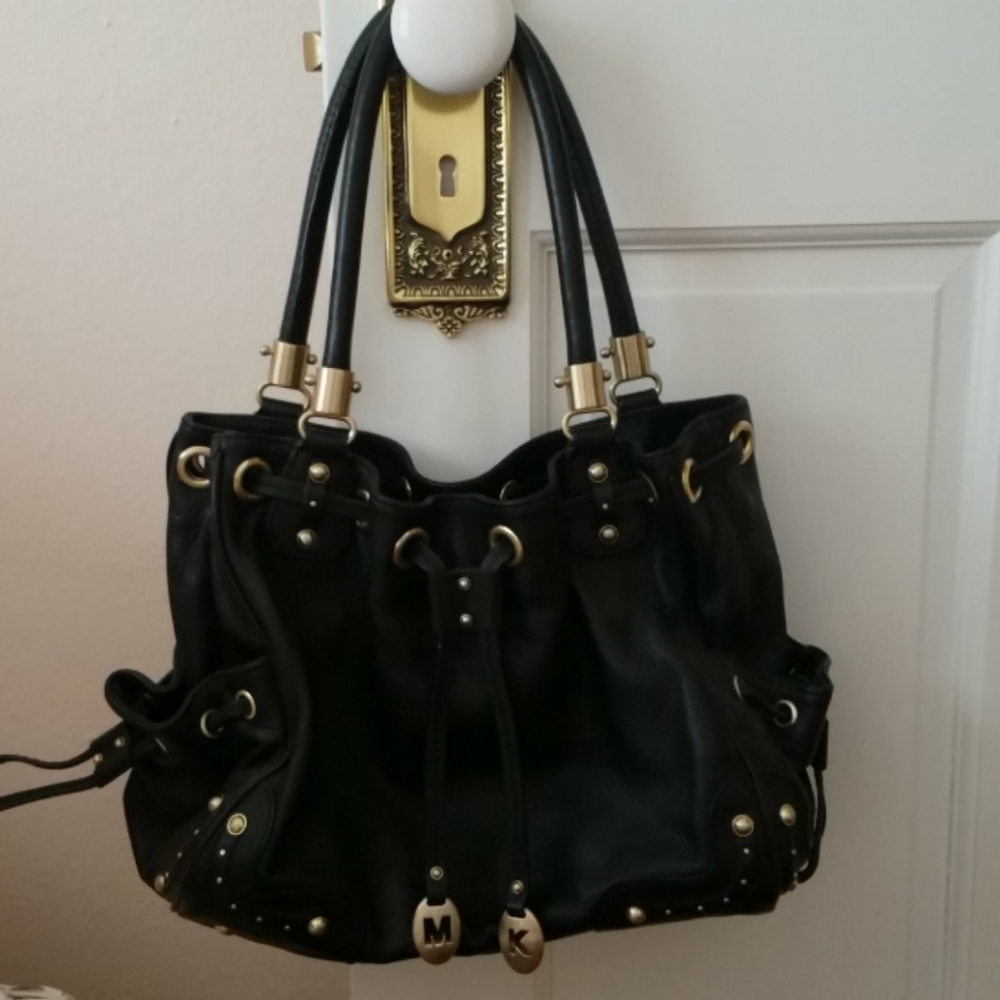 🎉HP🍾Authentic Michael Kors black leather bag